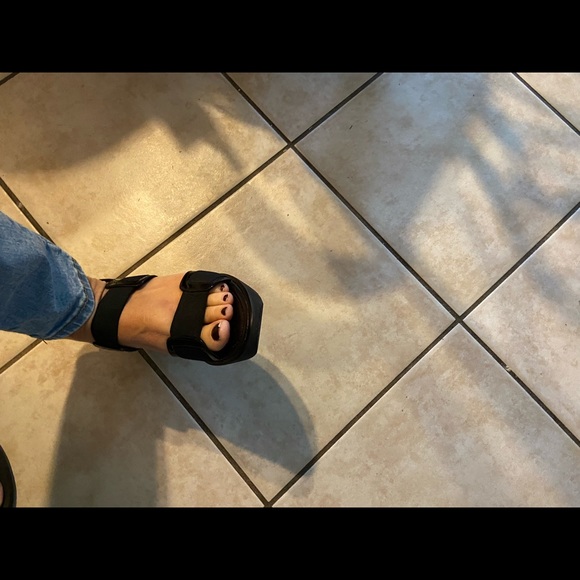 Donald J Pilner Black open toe Sandal size 8.5N - Picture 10 of 11